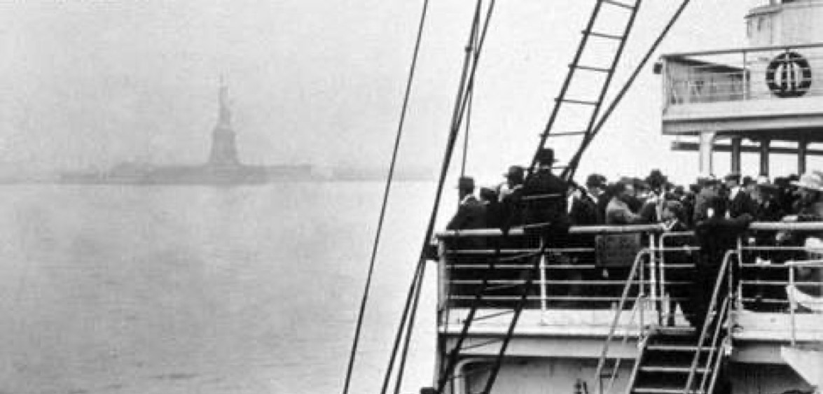 Alte Liebe Cuxhaven - Einfahrt in NEw York - historisches Bild